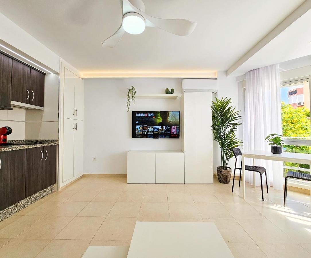 Estudio Vip Mediterraneo - Alojamientos La Torre Torre Del Mar Eksteriør bilde